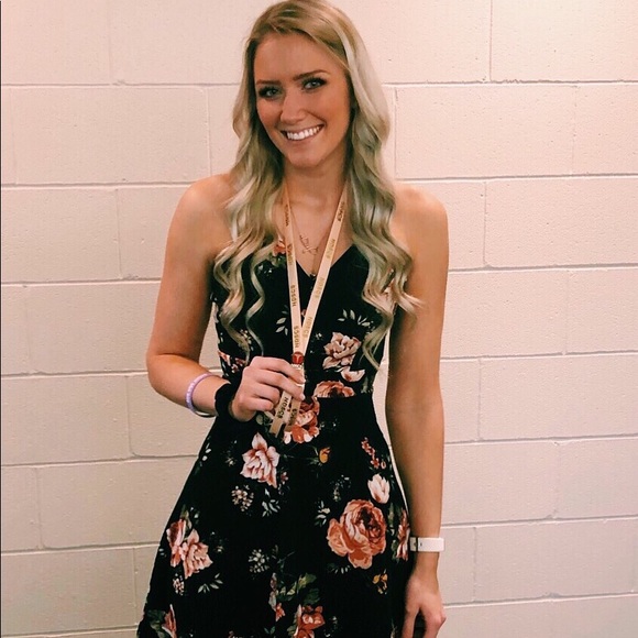 Meet your Posher, Janet - Picture 2 of 3